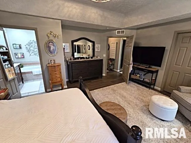 $385,000 | 2004 North Woods Place, Mount Vernon, IL 62864