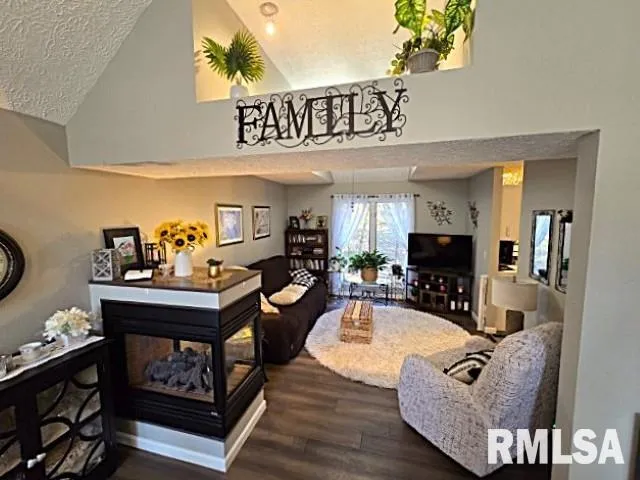 $385,000 | 2004 North Woods Place, Mount Vernon, IL 62864