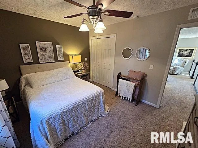 $385,000 | 2004 North Woods Place, Mount Vernon, IL 62864