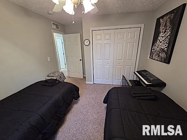 $385,000 | 2004 North Woods Place, Mount Vernon, IL 62864