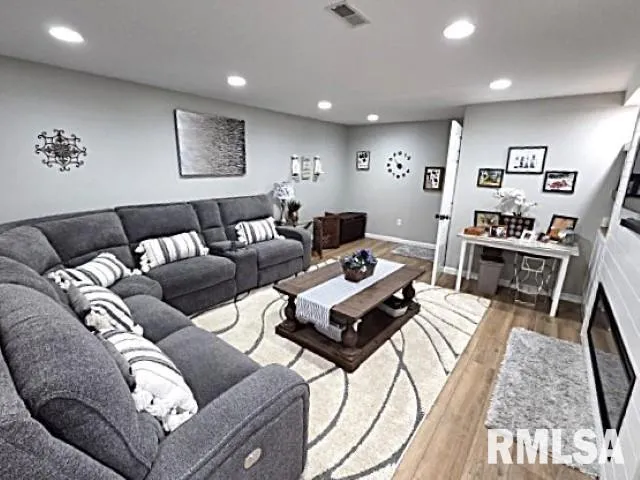 $385,000 | 2004 North Woods Place, Mount Vernon, IL 62864