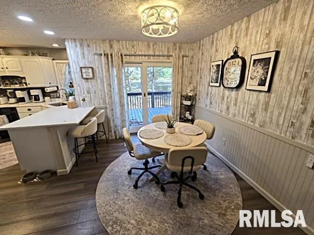 $385,000 | 2004 North Woods Place, Mount Vernon, IL 62864