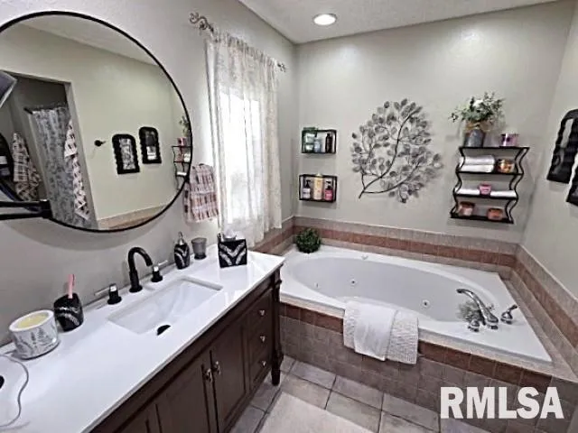 $385,000 | 2004 North Woods Place, Mount Vernon, IL 62864