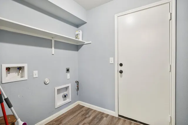a view of a hallway with closet