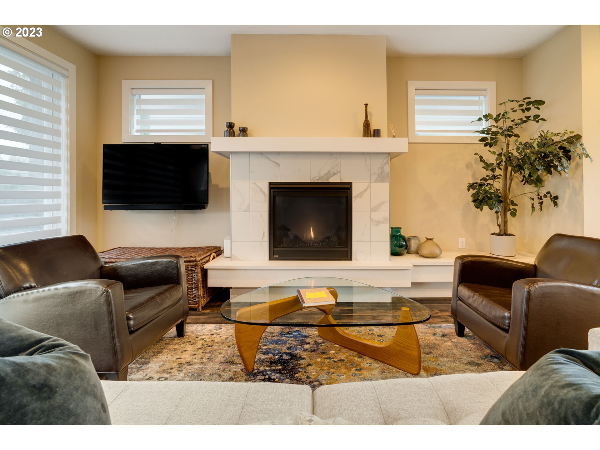 10411 Southwest 46th Place Portland, OR 97219 - Photo 14 of 48 Living Room