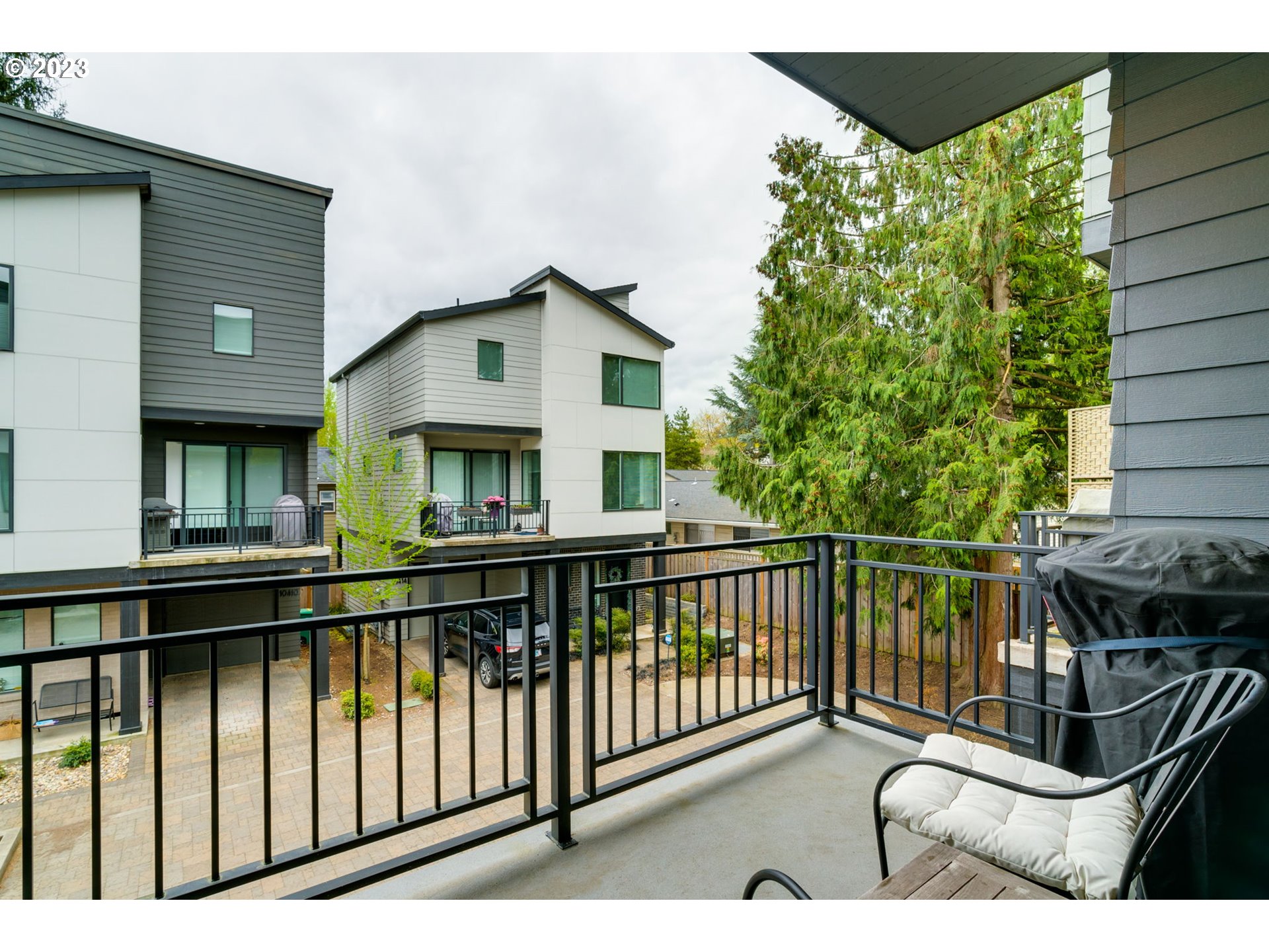 10411 Southwest 46th Place Portland, OR 97219 - Photo 16 of 48 Balcony