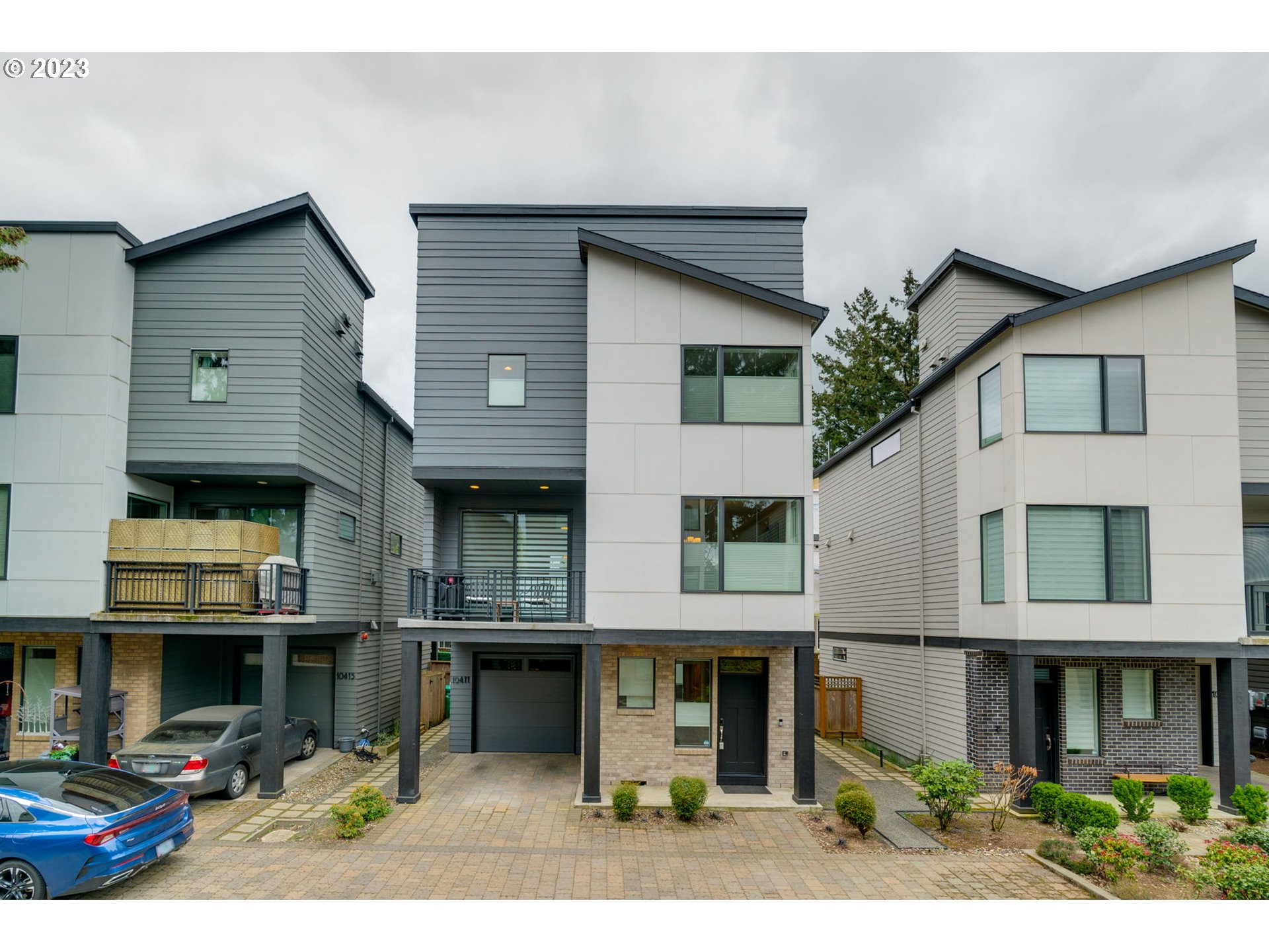 10411 Southwest 46th Place Portland, OR 97219 - Photo 2 of 48 Exterior