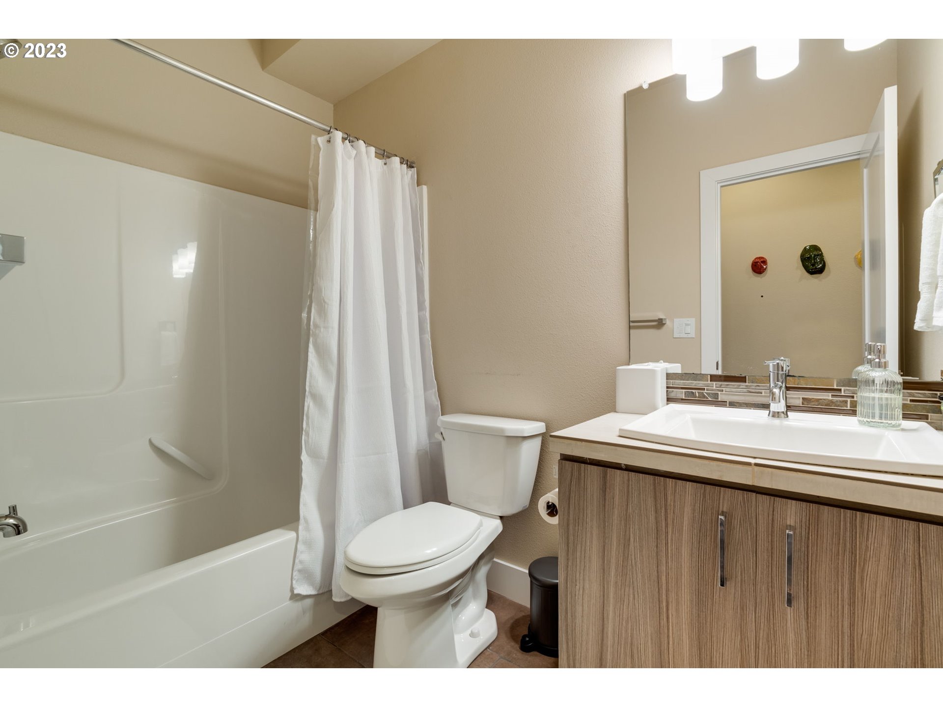 10411 Southwest 46th Place Portland, OR 97219 - Photo 7 of 48 Bathroom