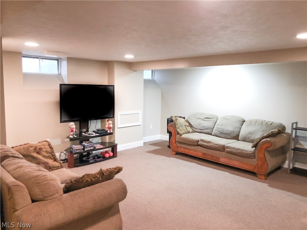 4506 Snow Road Cleveland, OH 44134 - Photo 7 of 15