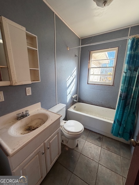 265 Griffin Road Martin, GA 30557 - Photo 9 of 20 a bathroom with a sink a toilet and bathtub