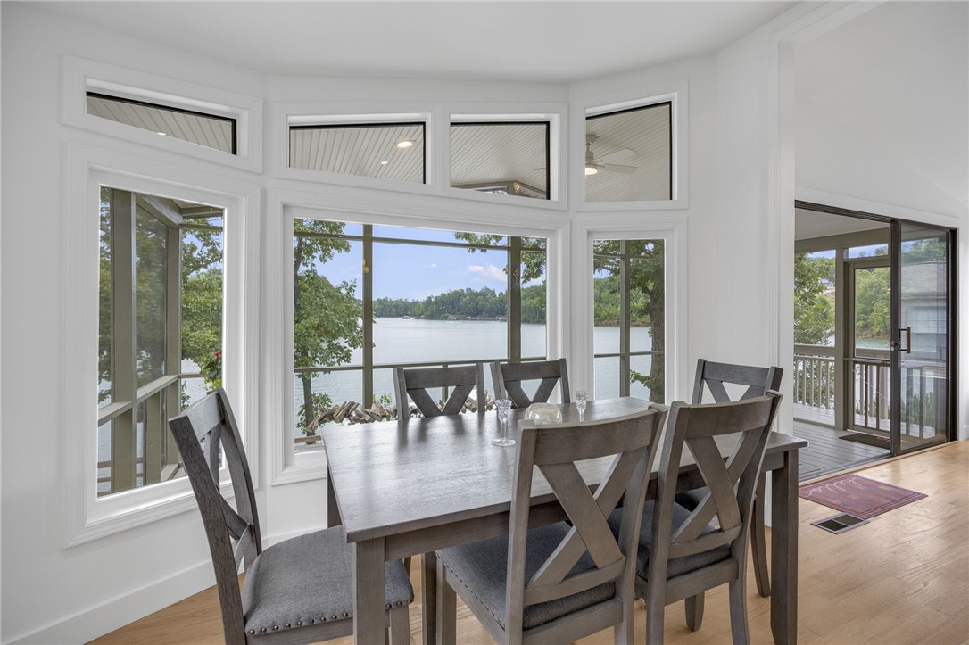 1230 Melton Road, Unit 30 West Union, SC 29696 - Photo 15 of 42 Lakeside dining with panoramic water views for memorable meals.