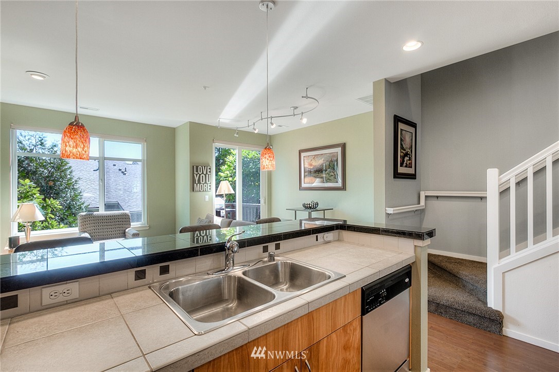 84 Sky Ridge Road Northwest Issaquah, WA 98027 - Photo 8 of 25 Gallery Image 8