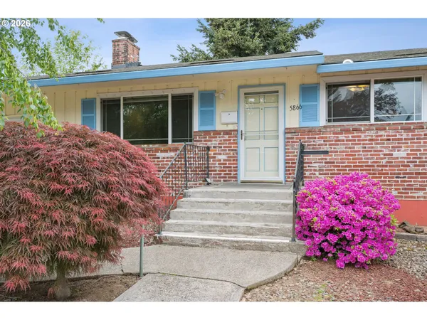$550,000 | 5866 Southeast Lloyd Street, Milwaukie, OR 97222