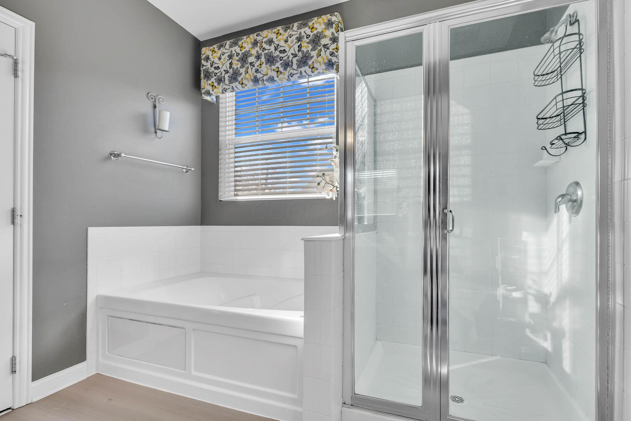 6364 Chetti Drive Columbus, OH 43213 - Photo 16 of 27 Primary Ensuite