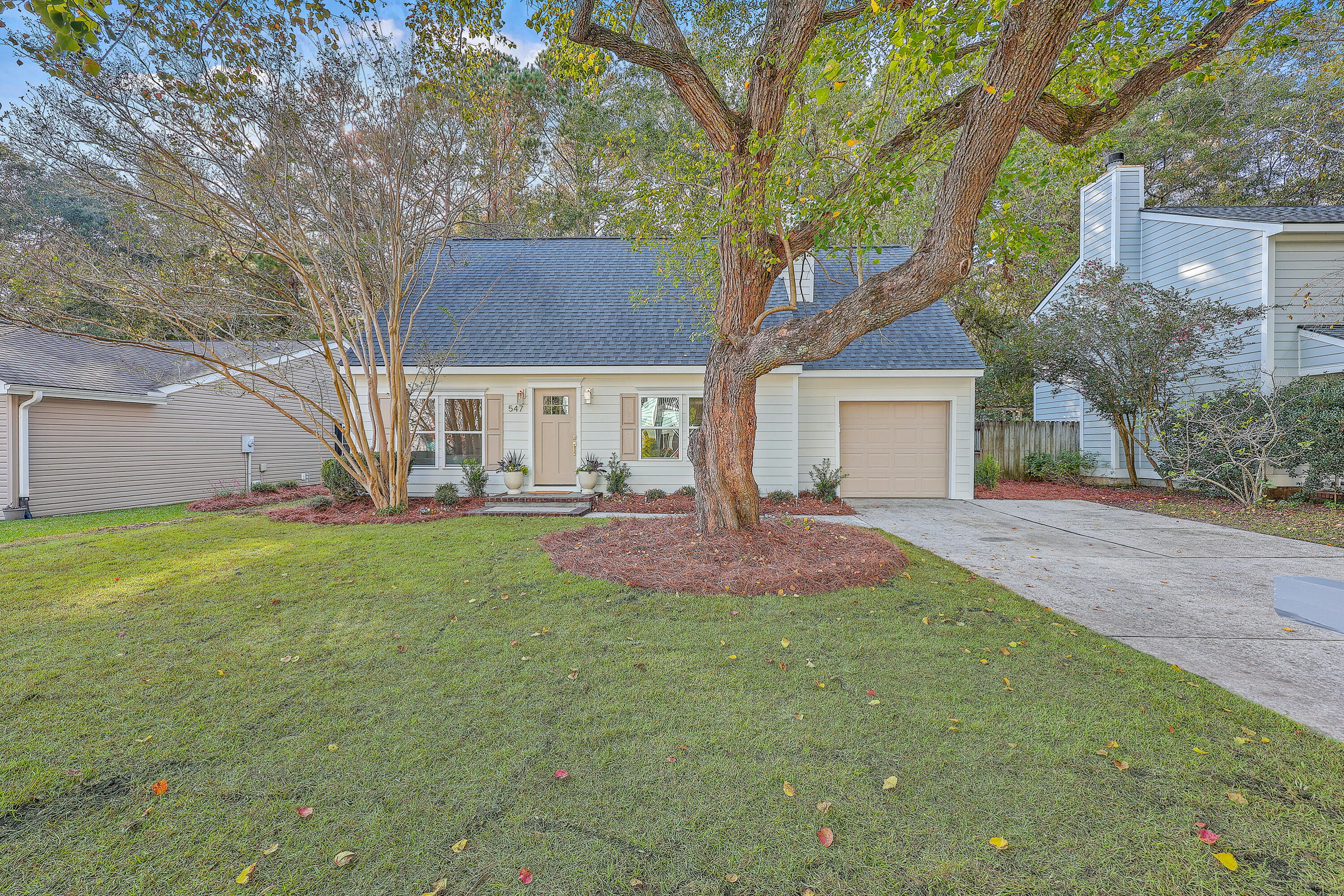 547 Castle Hall Road Mount Pleasant, SC 29464 - Photo 3 of 37 ZYN_4048_49_50_51_52_53_54