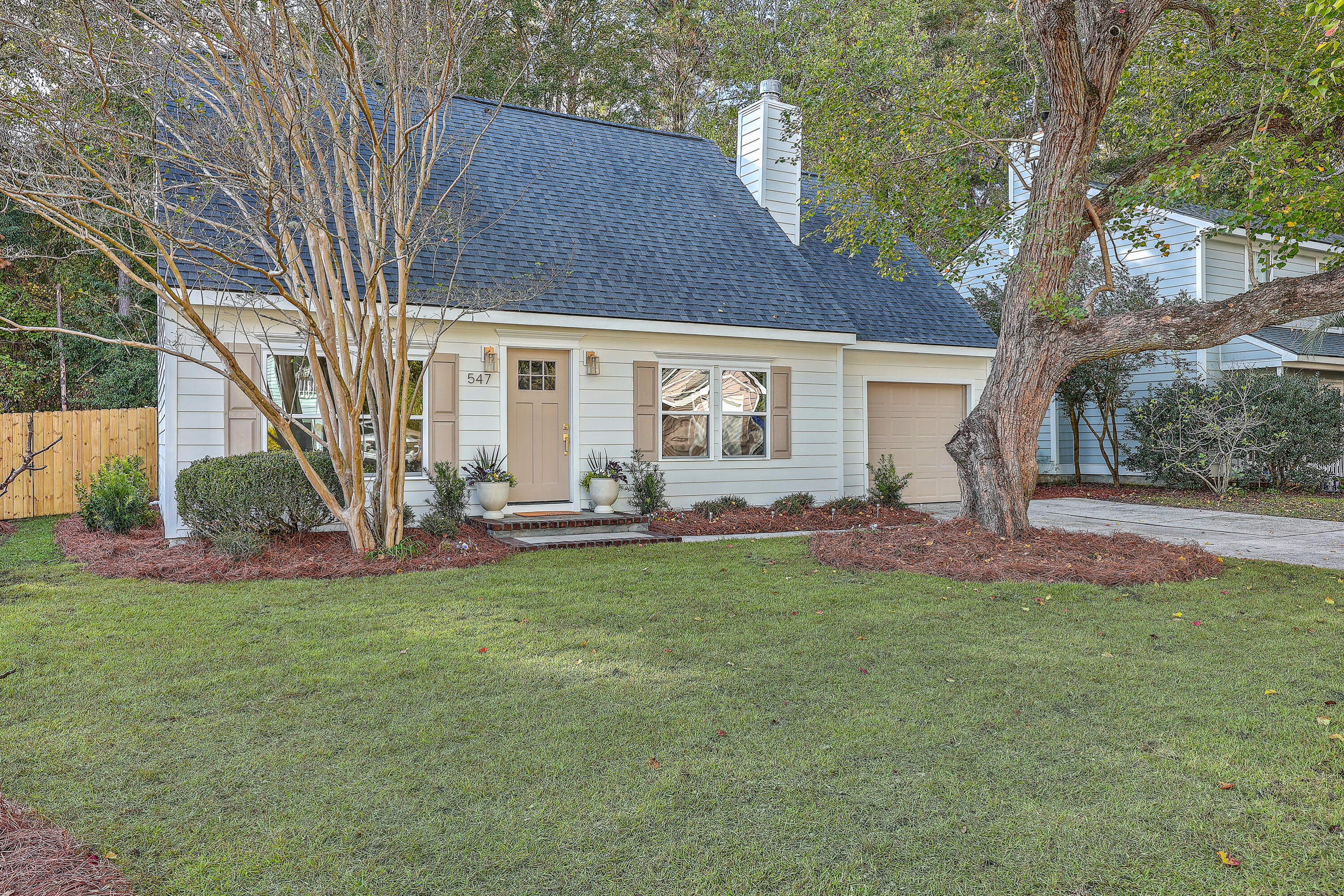 547 Castle Hall Road Mount Pleasant, SC 29464 - Photo 4 of 37 ZYN_4055_56_57_58_59_60_61