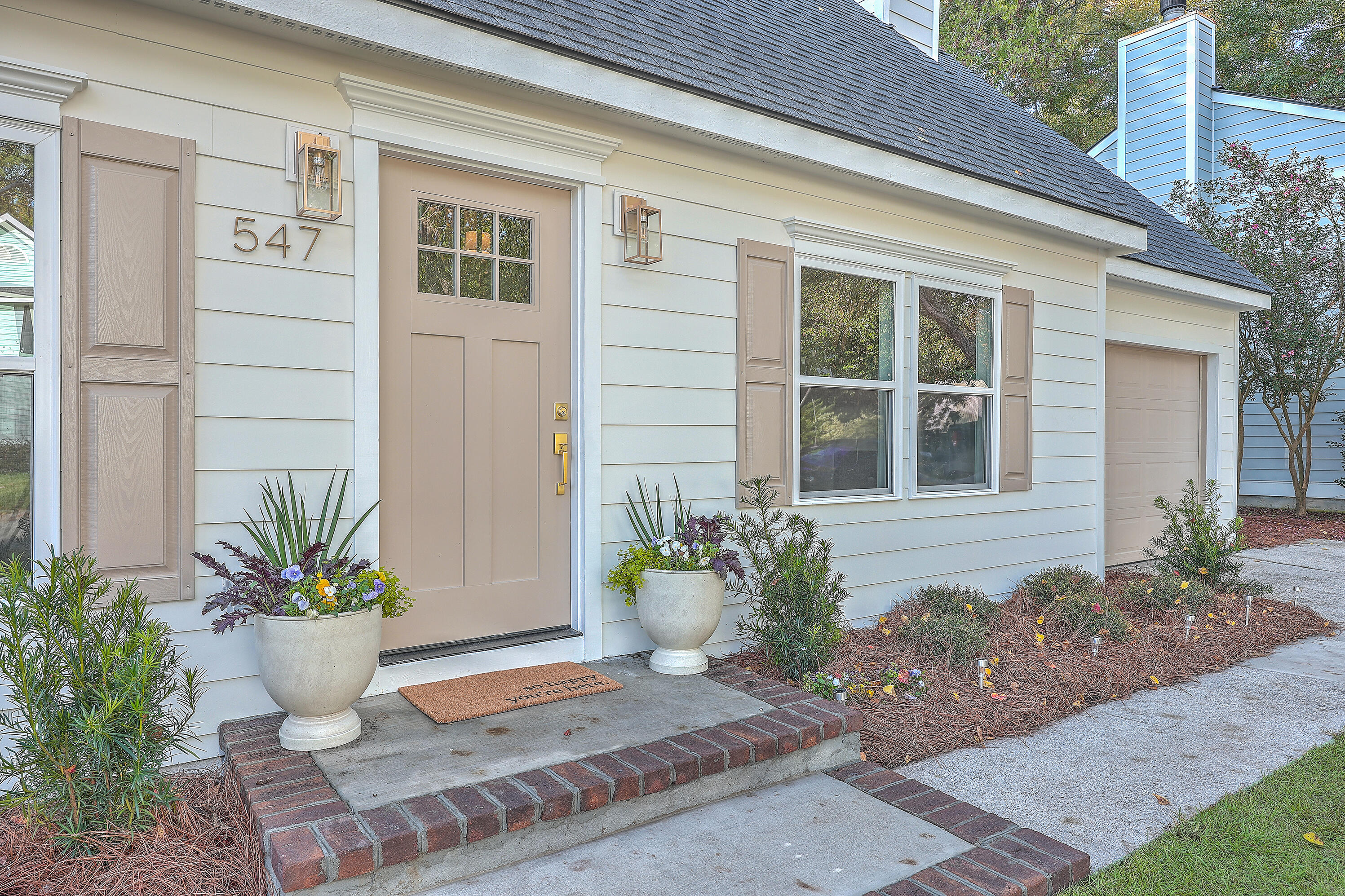 547 Castle Hall Road Mount Pleasant, SC 29464 - Photo 5 of 37 ZYN_4062_3_4_5_6_7_8