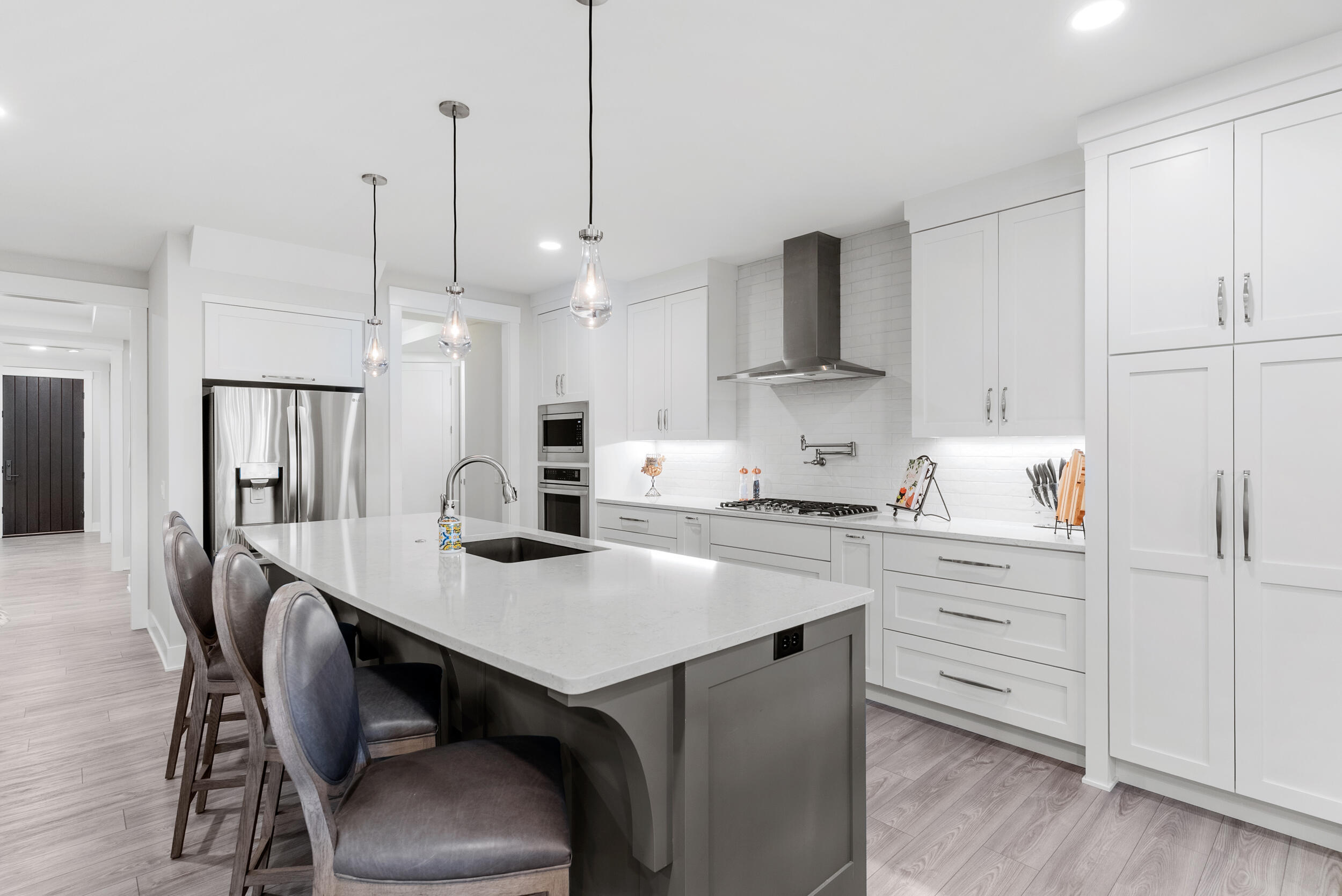 2031 Ottawa Beach Road Holland, MI 49424 - Photo 8 of 29 kitchen