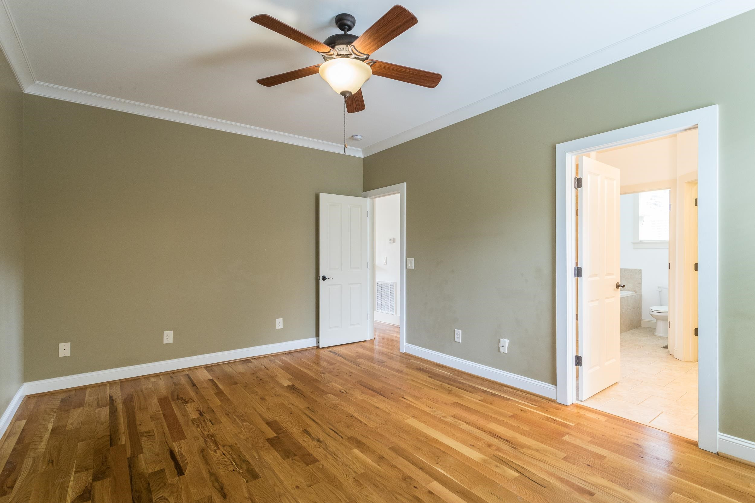 2757 Oberlin Road, Unit 103 Raleigh, NC 27608 - Photo 9 of 14 Photo 10