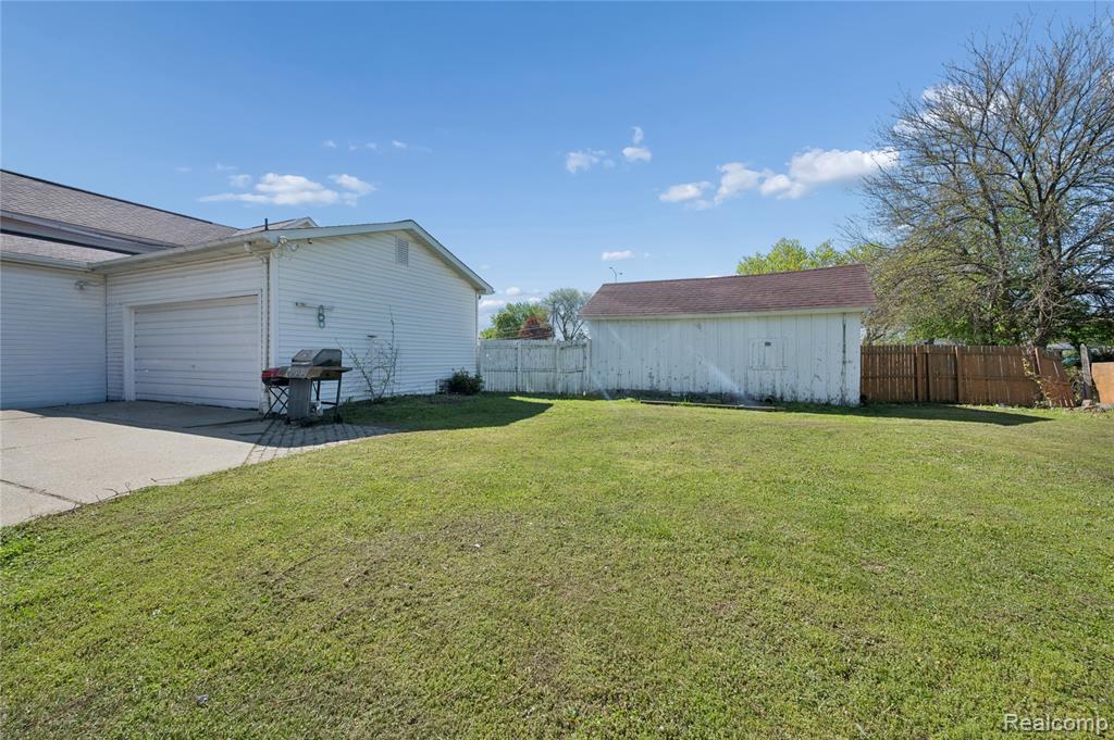 37031 Colgate Court Sterling Heights, MI 48310 - Photo 5 of 26