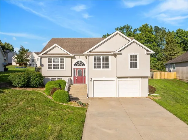 $319,000 | 109 Deerfield Drive, Warrensburg, MO 64093