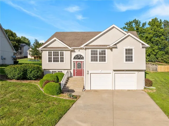 $319,000 | 109 Deerfield Drive, Warrensburg, MO 64093