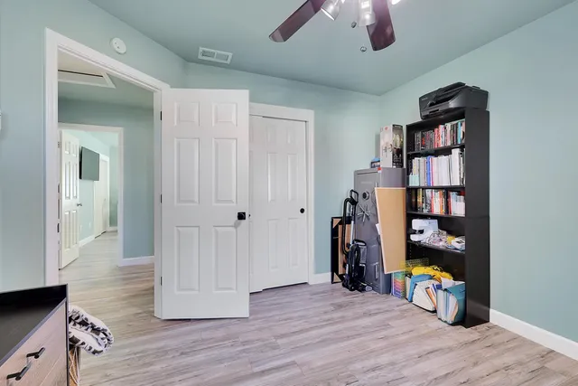 a view of an empty room with working space