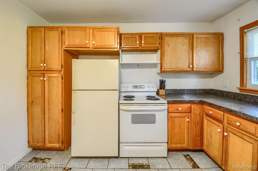 6101 East Pierson Road Flint, MI 48506 - Photo 8 of 27