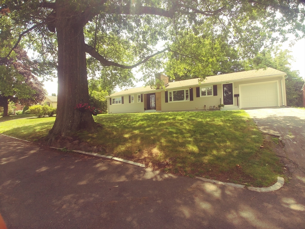68 Dayton Street Springfield, MA 01118 - Photo 1 of 30