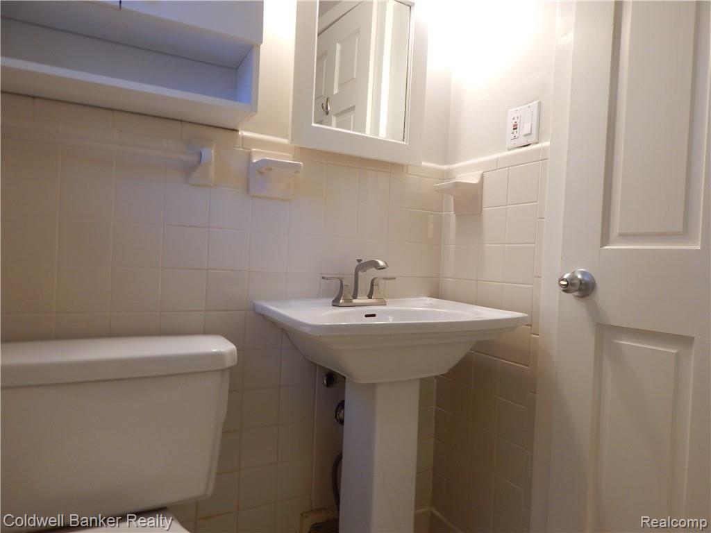1682 Graefield Road Birmingham, MI 48009 - Photo 14 of 30