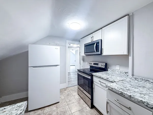 $1,900 | 18 Ellsworth Street, Unit 4, Worcester, MA 01610