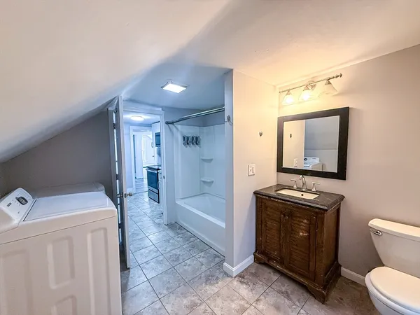 $1,900 | 18 Ellsworth Street, Unit 4, Worcester, MA 01610