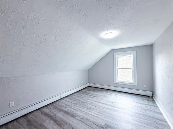 $1,900 | 18 Ellsworth Street, Unit 4, Worcester, MA 01610