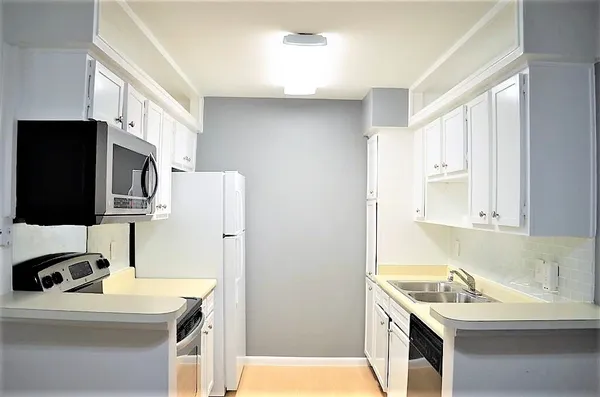 $1,000 | 2250 Bering Drive, Unit 22, Houston, TX 77057