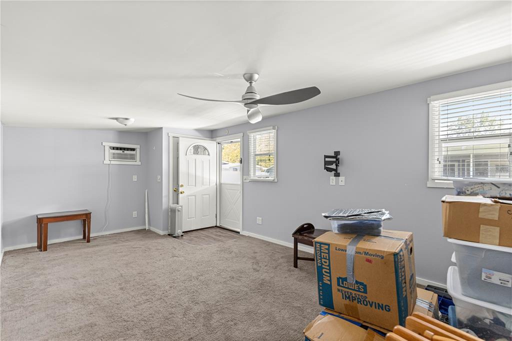 810 Northeast 44th Street Ocala, FL 34479 - Photo 34 of 44 a livingroom with window