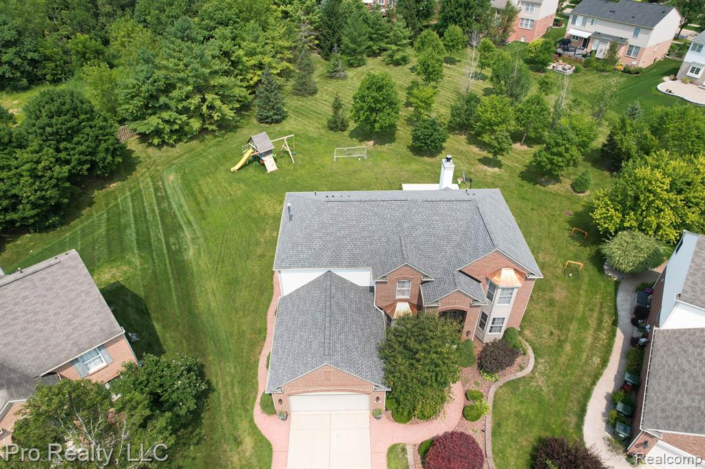 607 Bliss Drive Rochester Hills, MI 48307 - Photo 2 of 40