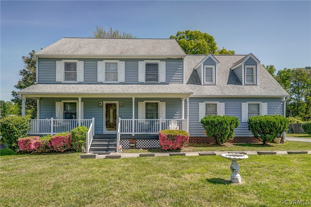 5212 Gatebridge Road Richmond, VA 23234 - Photo 2 of 47 a front view of a house with garden