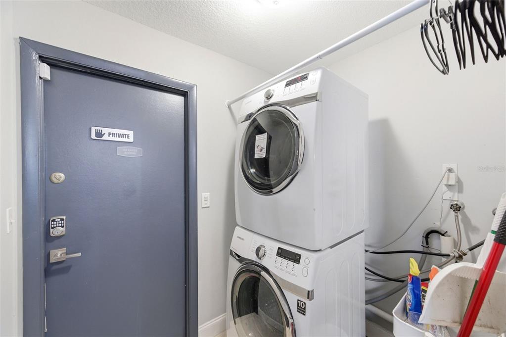 2816 Rustic Oaks Drive Palm Harbor, FL 34684 - Photo 24 of 70 a utility room with dryer and washer