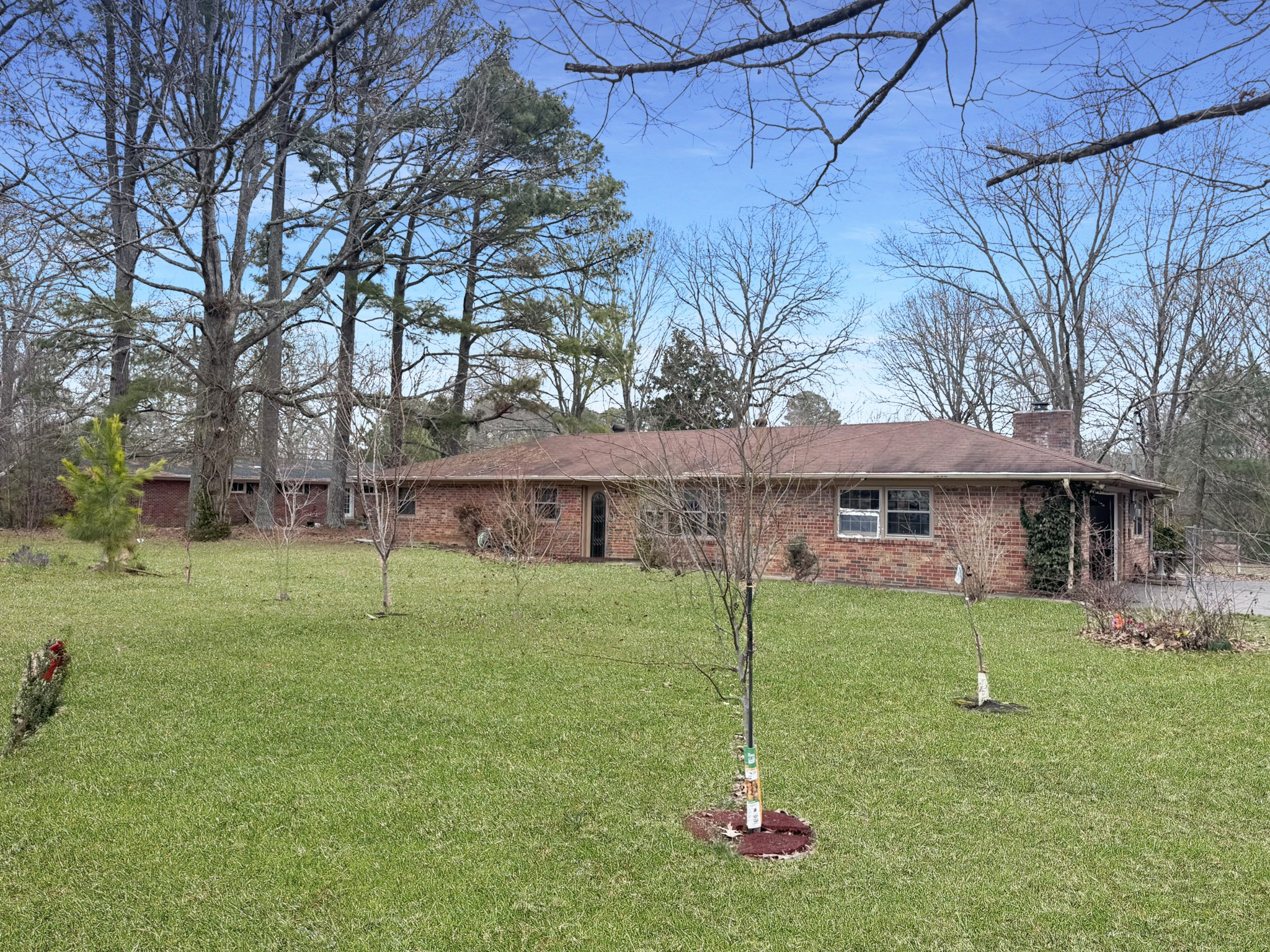 1308 Royal Trail Manchester, TN 37355 - Photo 16 of 18 a house view with a sitting space and garden