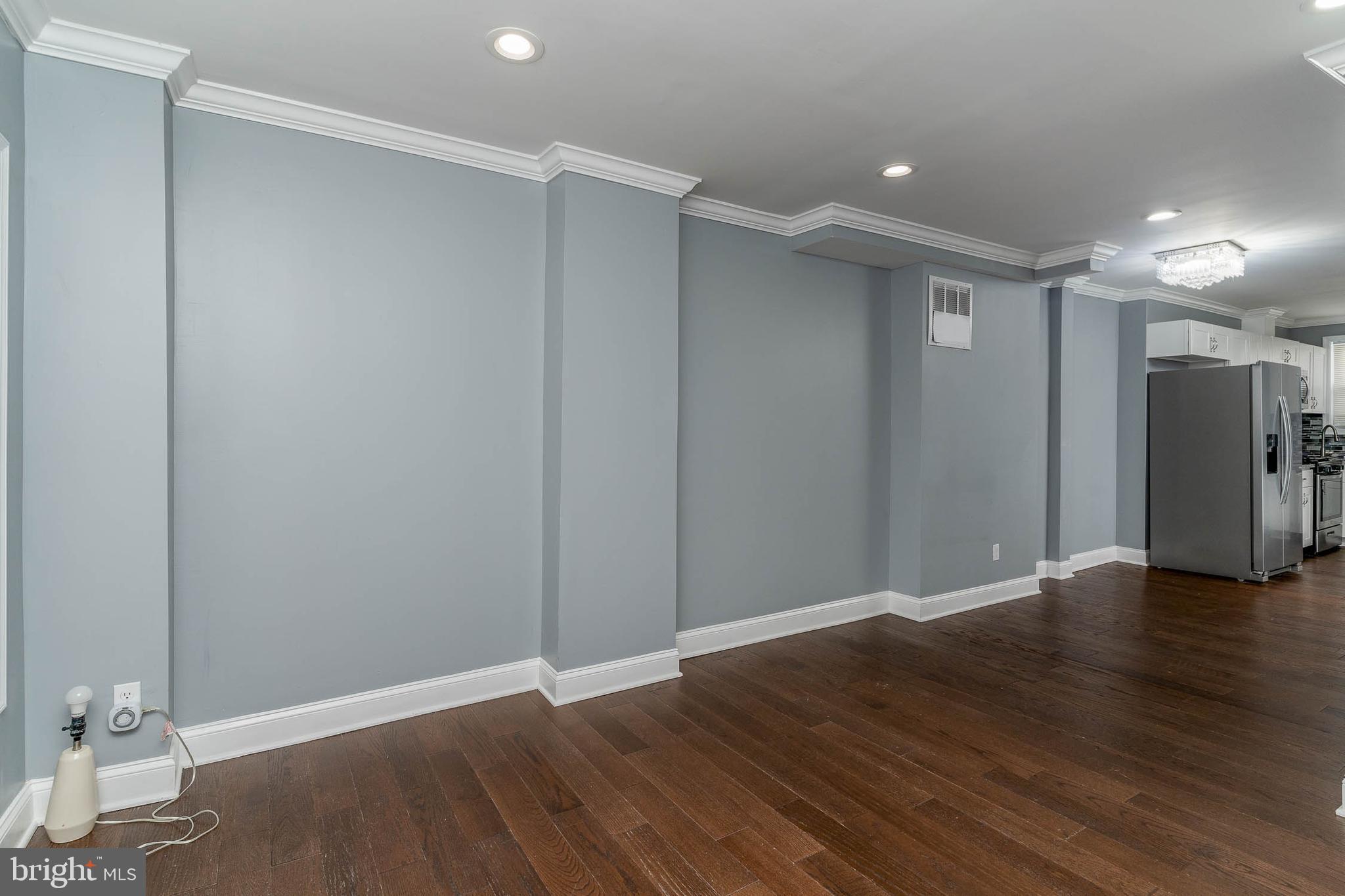 1155 Ward Street Baltimore, MD 21230 - Photo 5 of 20 Foyer View to Living Room