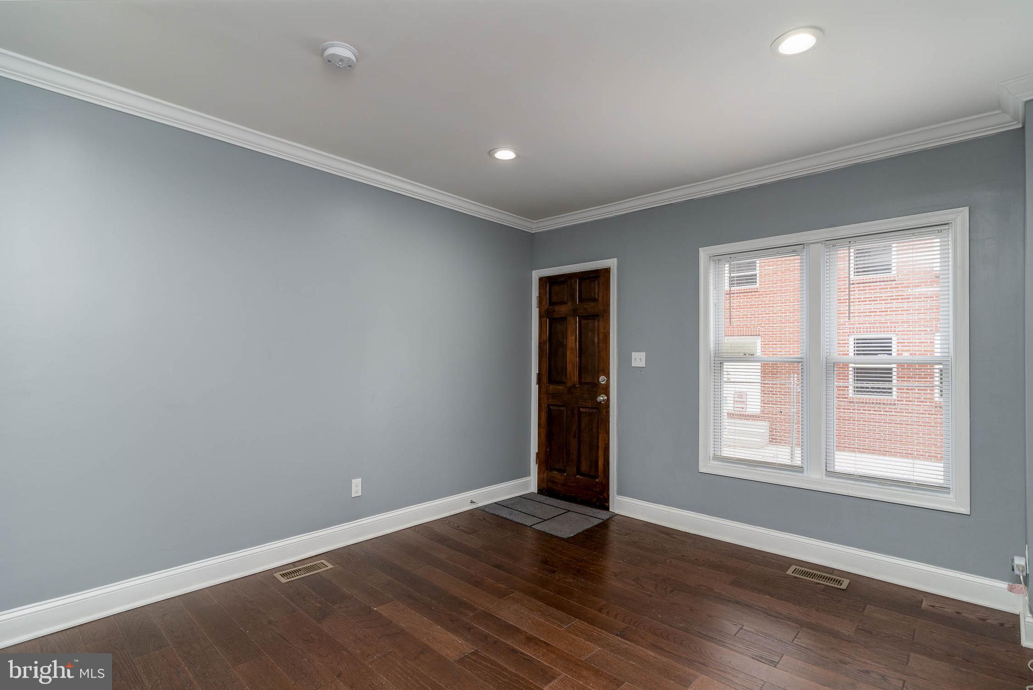 1155 Ward Street Baltimore, MD 21230 - Photo 6 of 20 Living Room