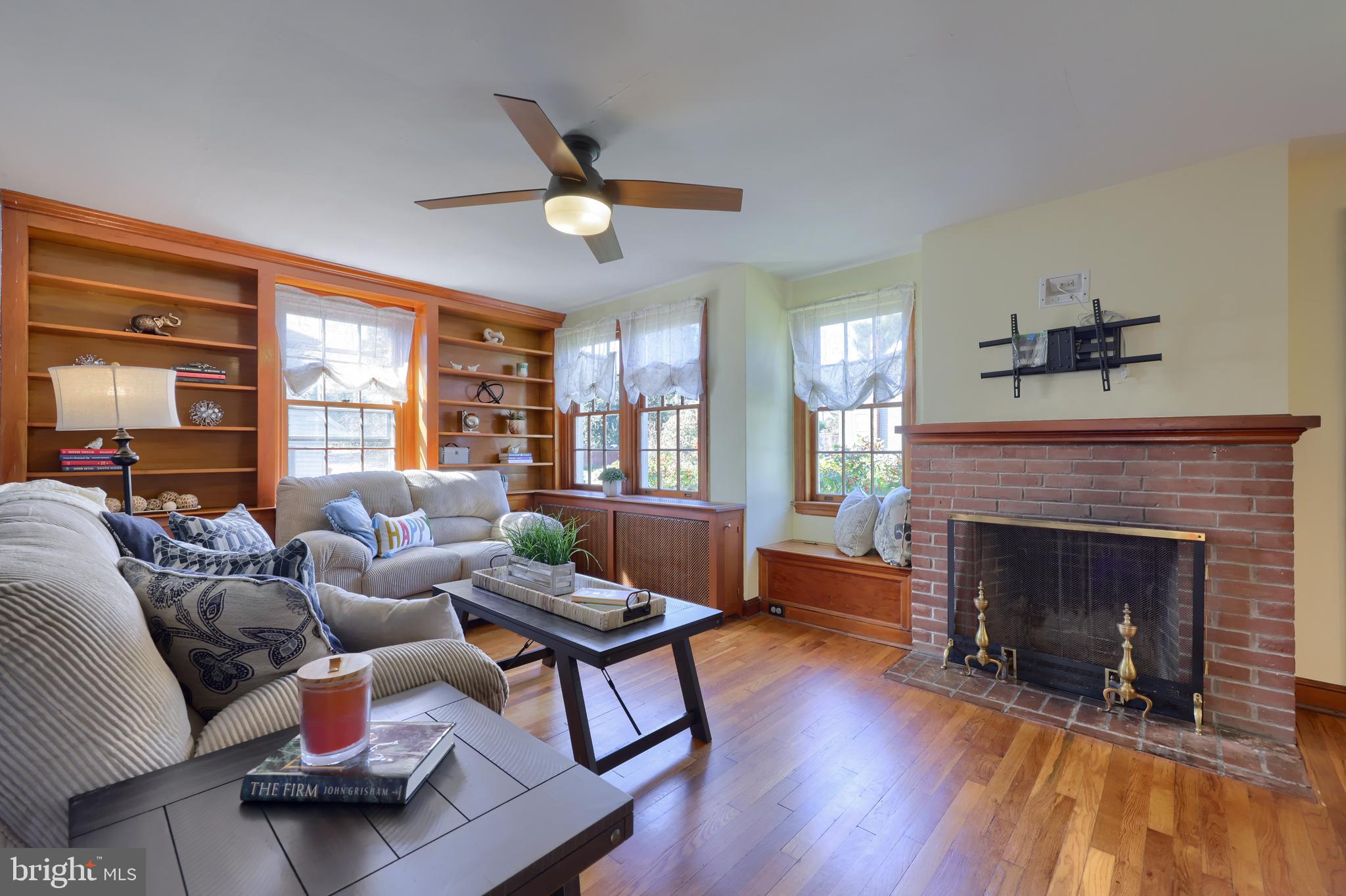 500 Rosedale Avenue Lancaster, PA 17603 - Photo 13 of 33 Beautiful built ins
Window set