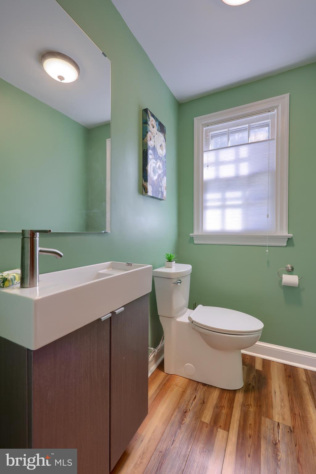 500 Rosedale Avenue Lancaster, PA 17603 - Photo 15 of 33 First floor half bath