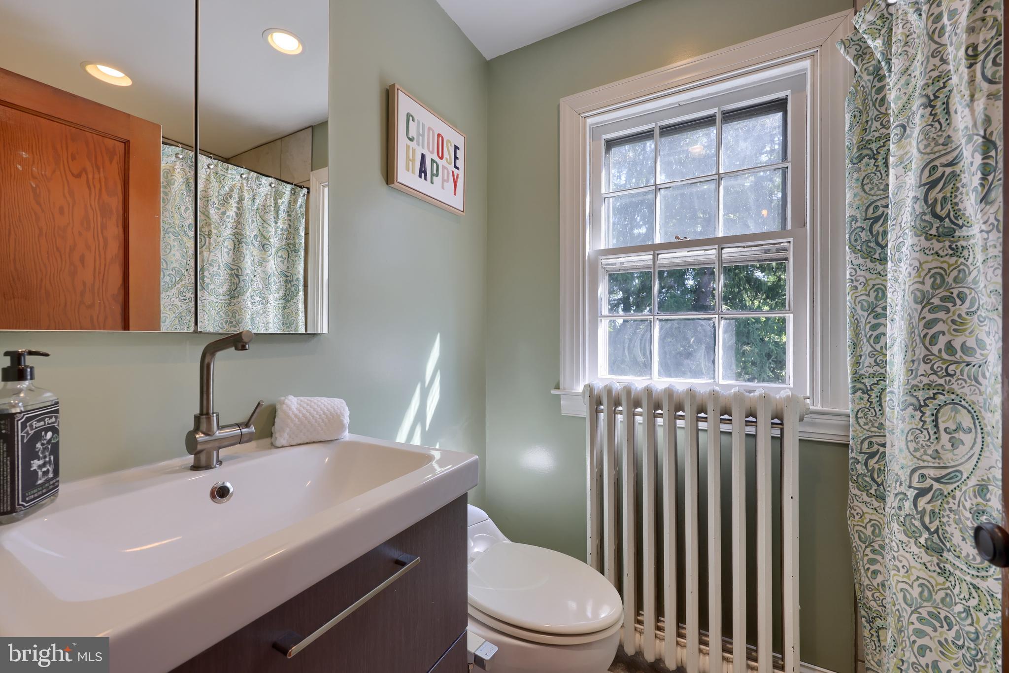 500 Rosedale Avenue Lancaster, PA 17603 - Photo 21 of 33 Upper level full bath