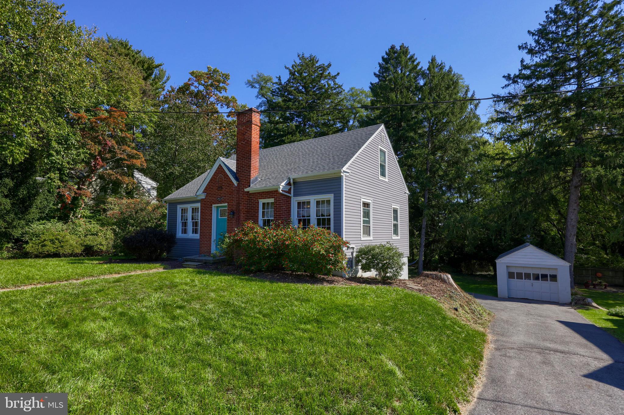 500 Rosedale Avenue Lancaster, PA 17603 - Photo 23 of 33 Private driveway and street parking
