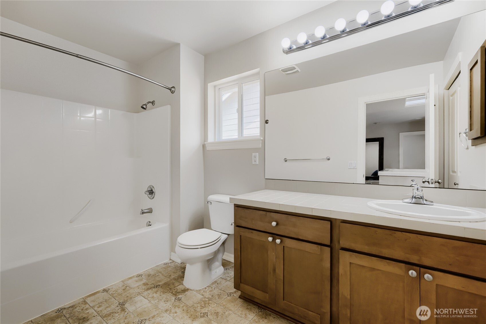 4613 Northeast 2nd Street Renton, WA 98059 - Photo 21 of 28 Gallery Image 21