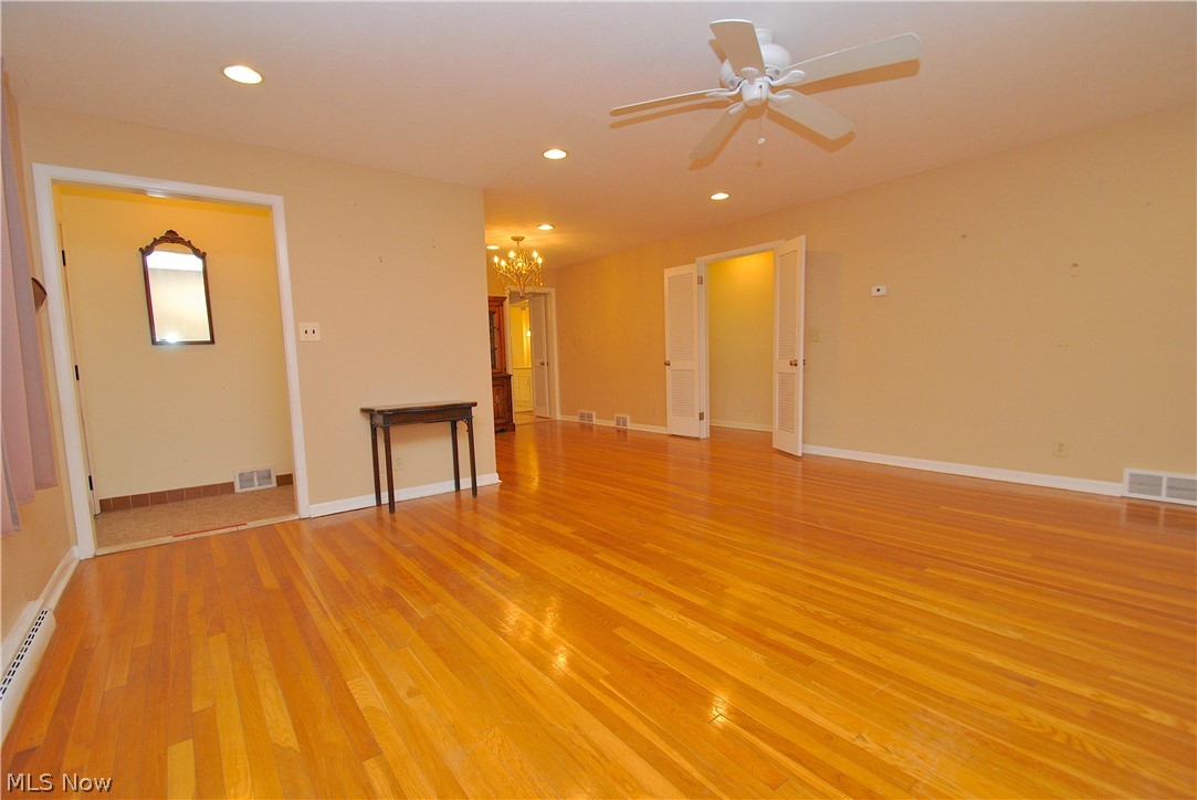 4859 Fairlawn Road Cleveland, OH 44124 - Photo 3 of 32 Gallery Image 3