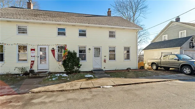 $2,200 | 21 Highland Avenue, Coventry, RI 02816