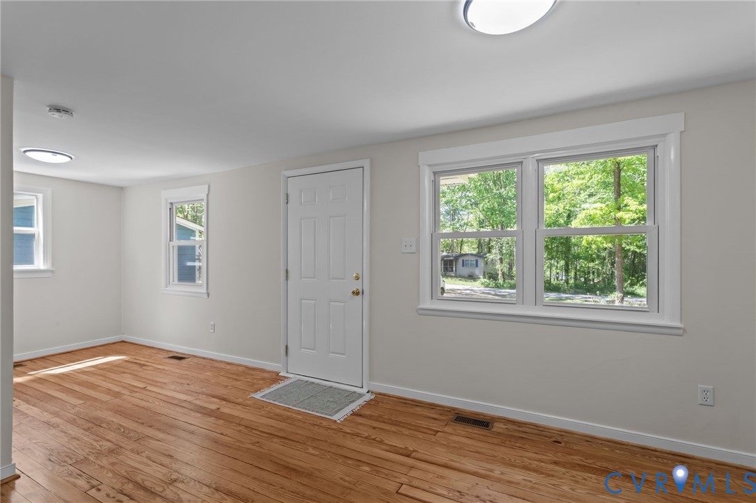67 Deer Drive Gum Spring, VA 23065 - Photo 3 of 25 Front Door entry in Living Area