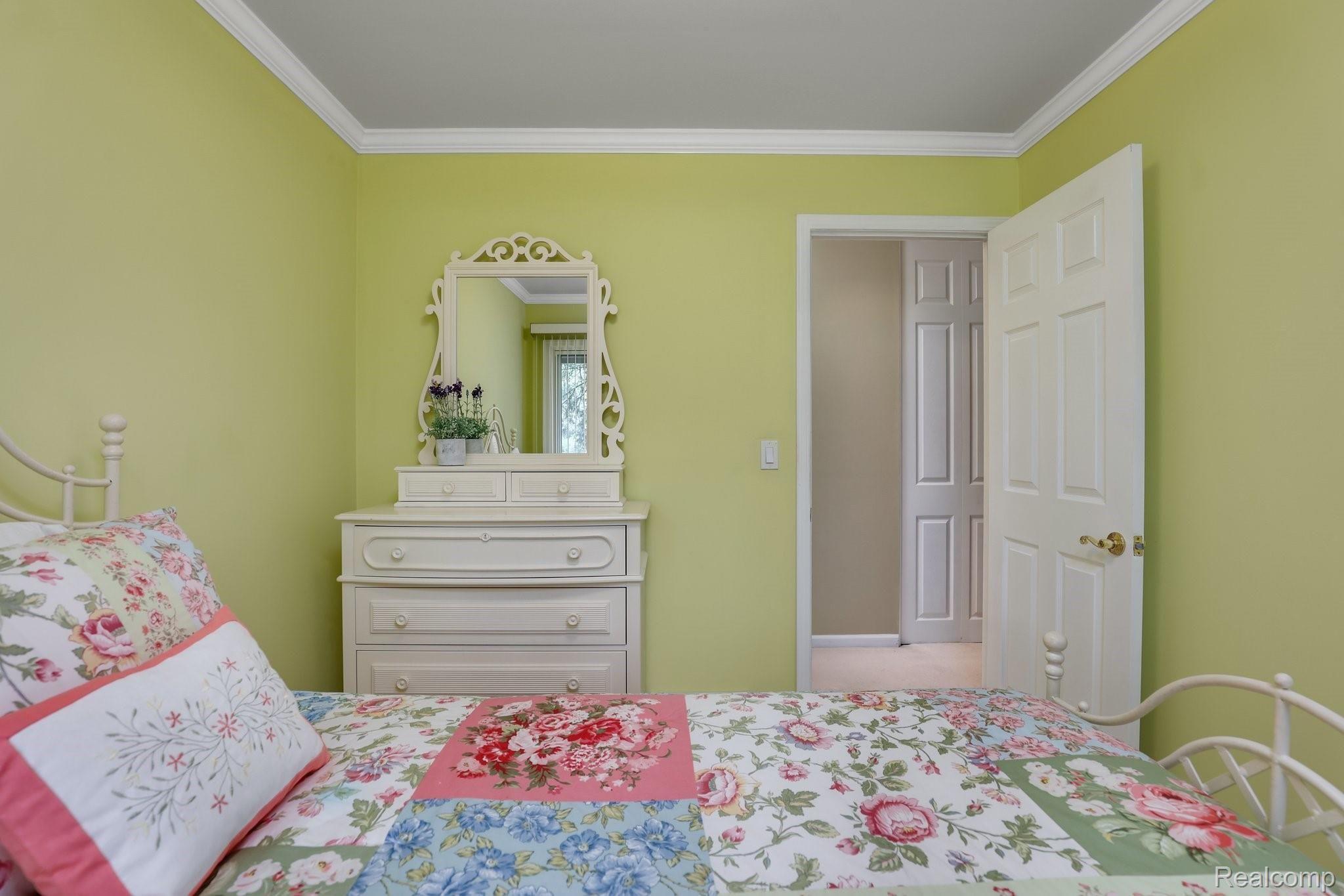 34242 Freedom Road Farmington, MI 48335 - Photo 14 of 32 7-web-or-mls-34242 Freedom Road Farmington011.jpg